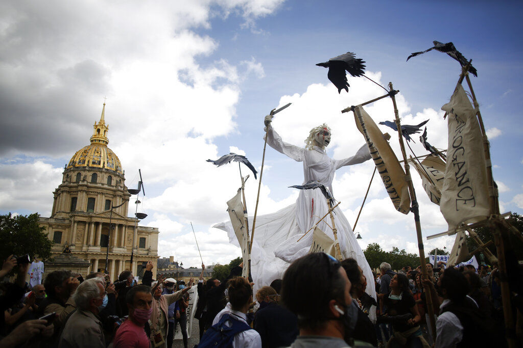 APTOPIX Virus Outbreak French Hospitals